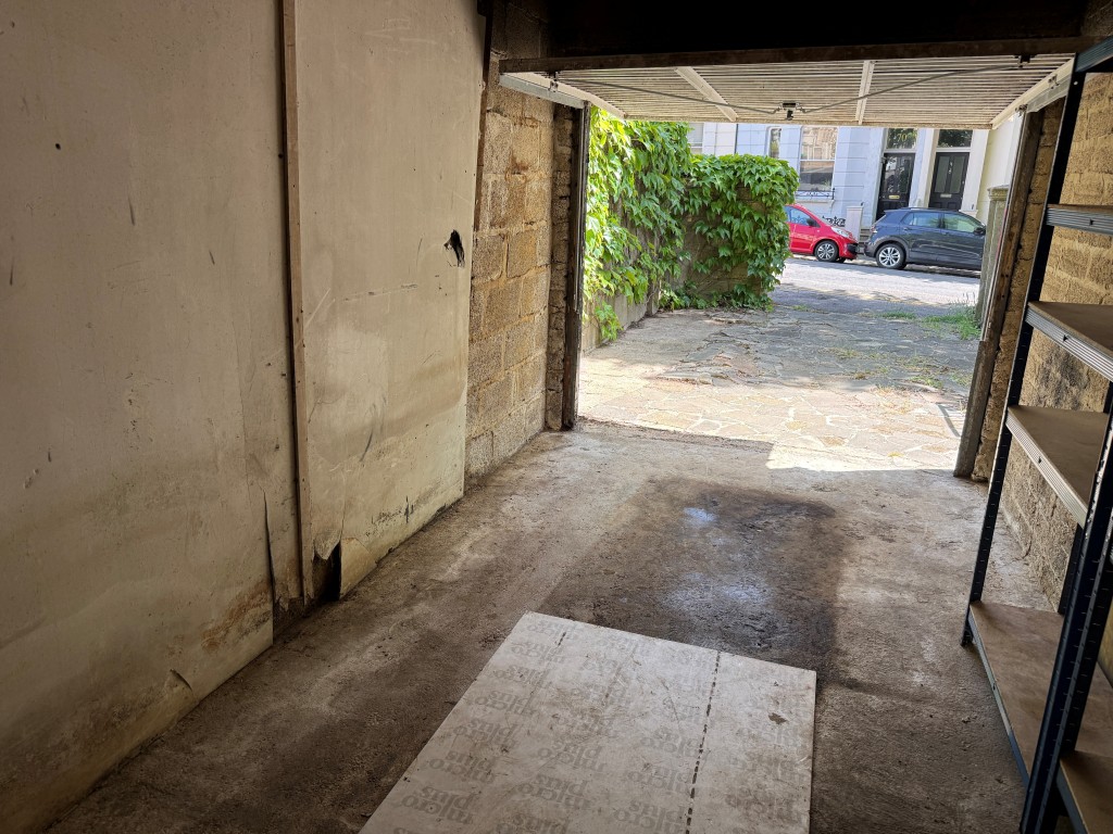 Lot: 25 - FREEHOLD DETACHED GARAGE AND PARKING SPACE IN CITY CENTRE - Internal view of garage from rear